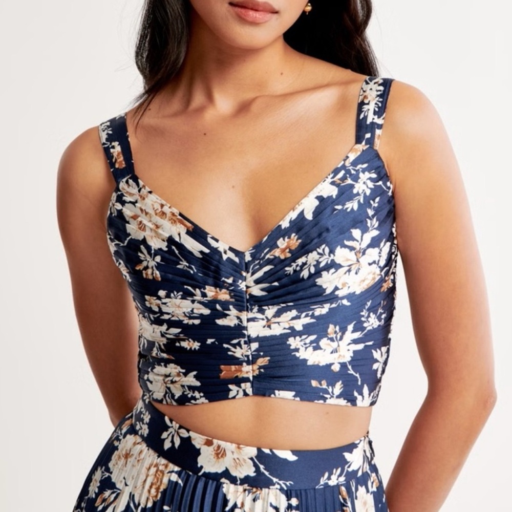 NWT Abercrombie & Fitch Ruched Plunge Set Top!